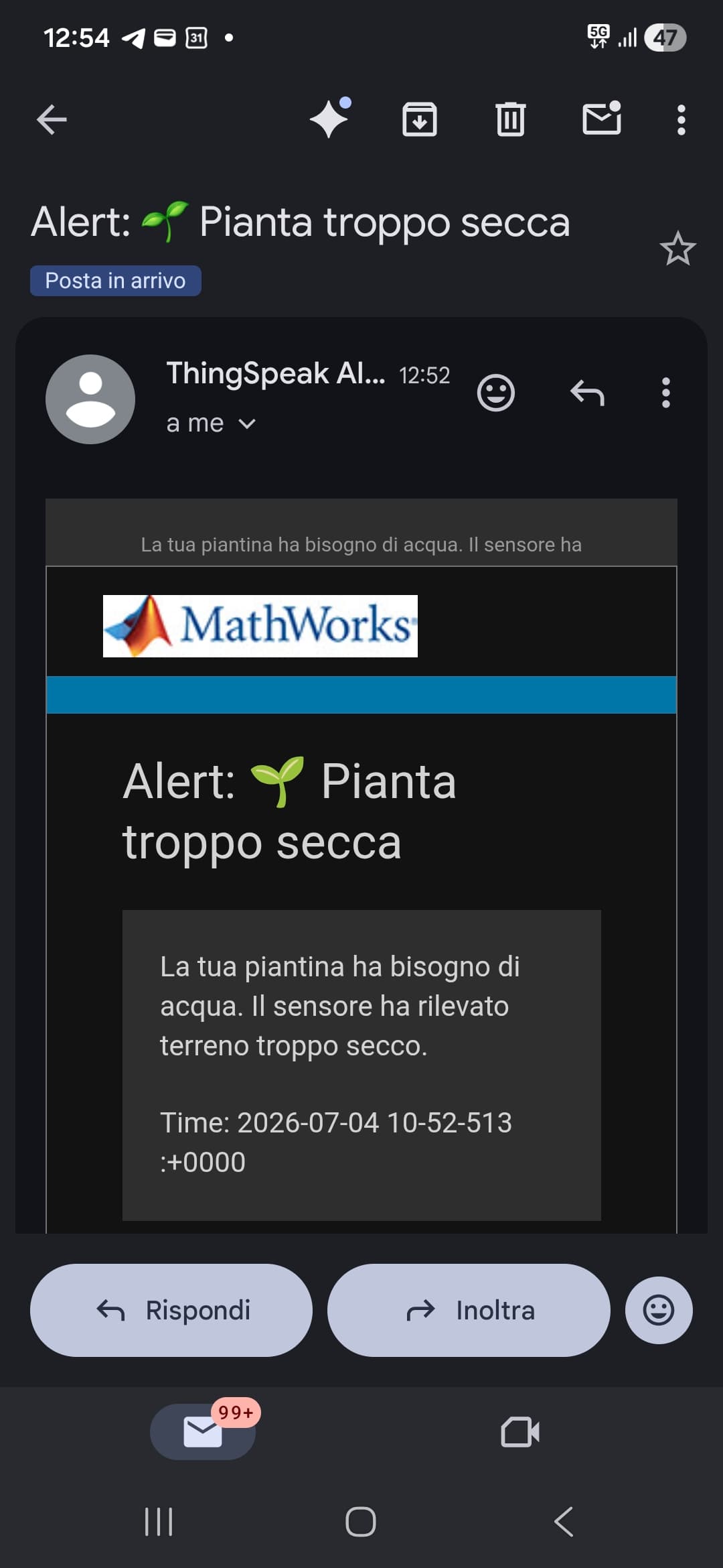A phone screenshot of an email titled 'Alert: Pianta troppo secca' from ThingSpeak Alerts, saying the plant needs water.